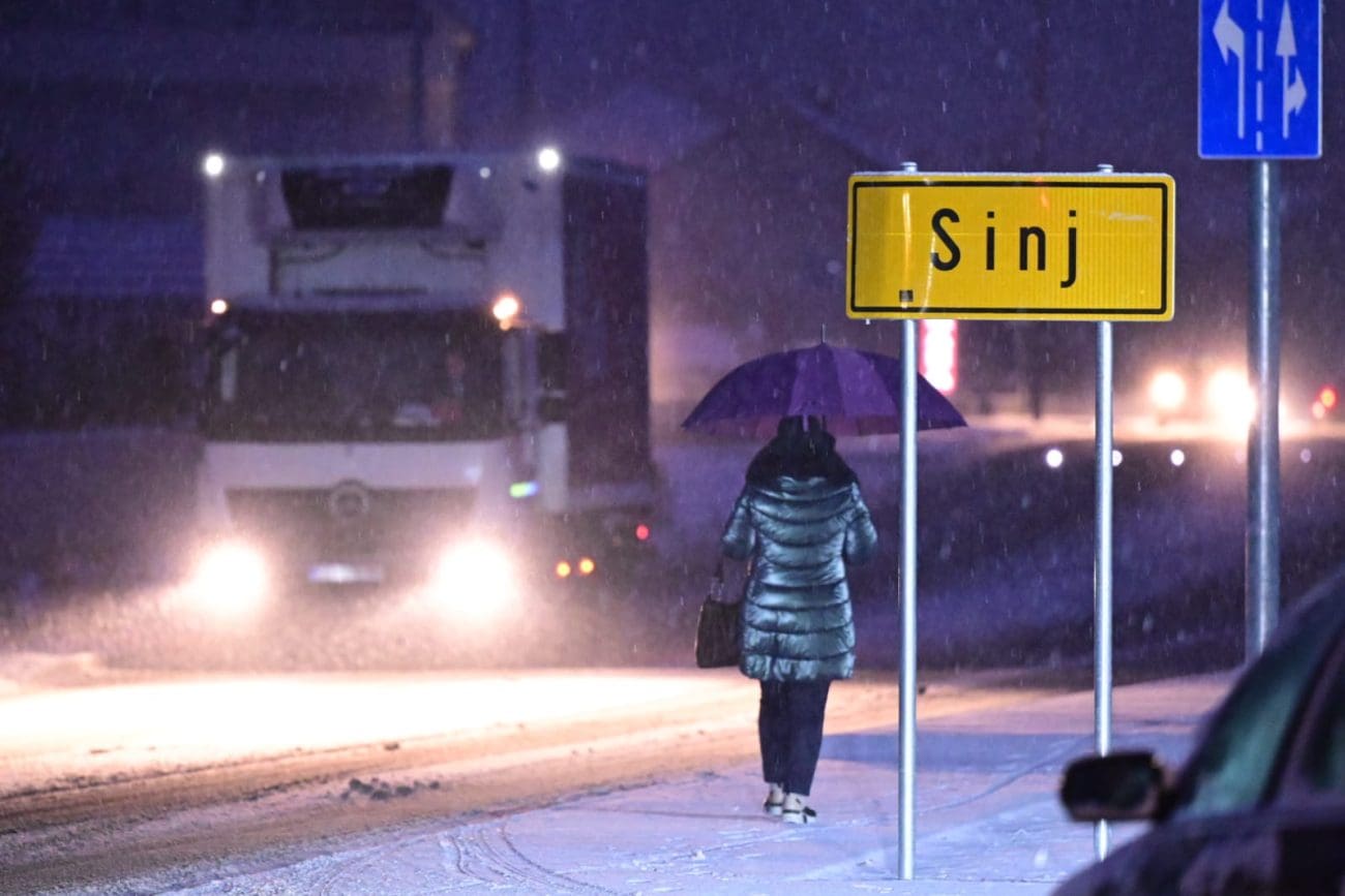 FOTOGALERIJA I VIDEO U Sinju pada snijeg!