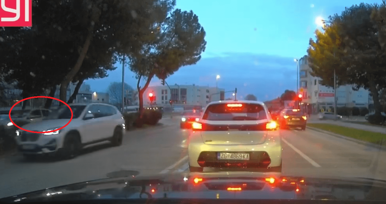 Pogledajte što radi vozač/ica bijelog Clia u Splitu