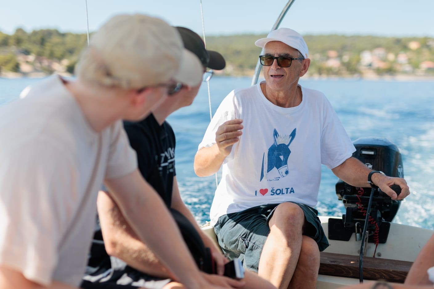 Kaić, tišina i priča sa Šolte koja liječi: "Voditi ljude morem nije turistička vožnja, nego povratak sporosti, slušanju prostora, povijesti i sebi. Daleko od buke, brzine i unaprijed zadanih ruta"
