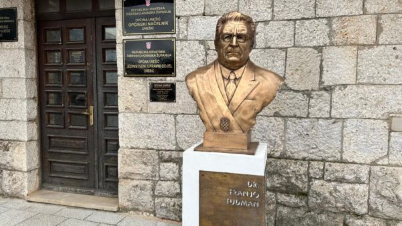 Unešić dobio bistu prvog hrvatskog predsjednika dr. Franje Tuđmana