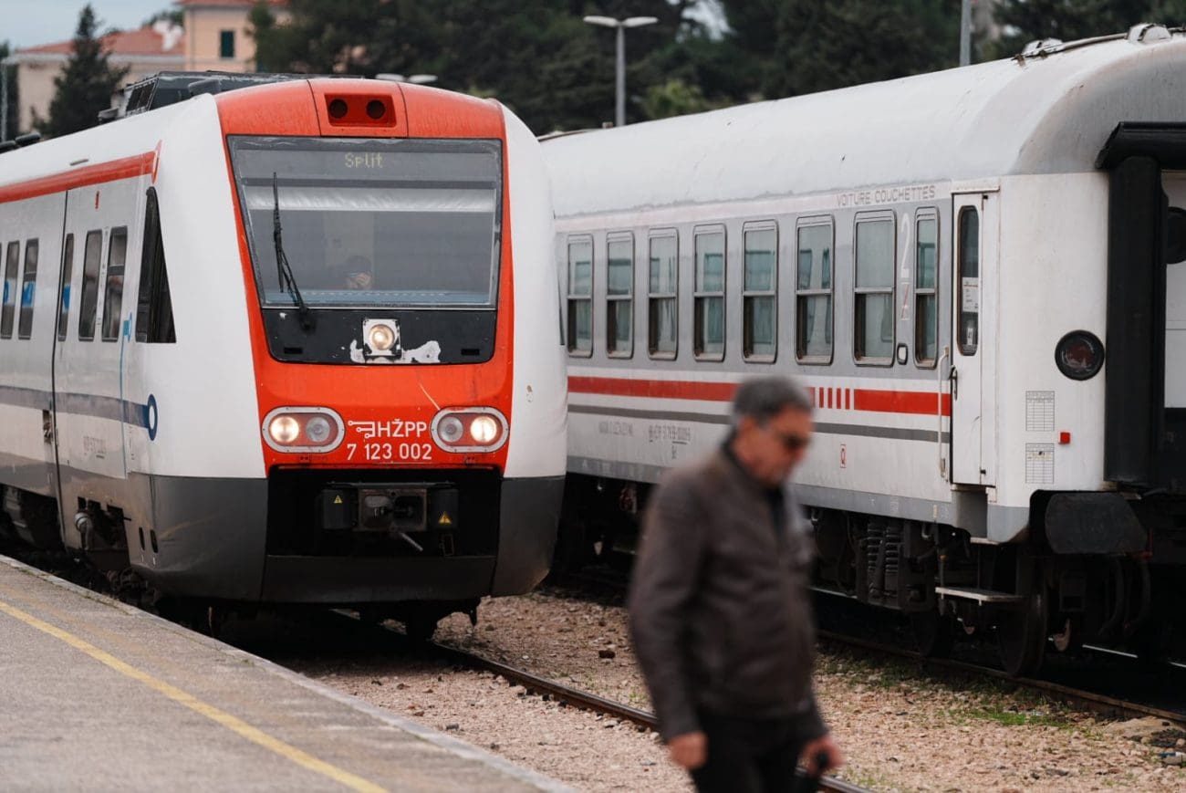 Vlak iz Zagreba jučer krenuo za Split, putnici nakon gotovo 22 sata putovanja stigli svojim kućama