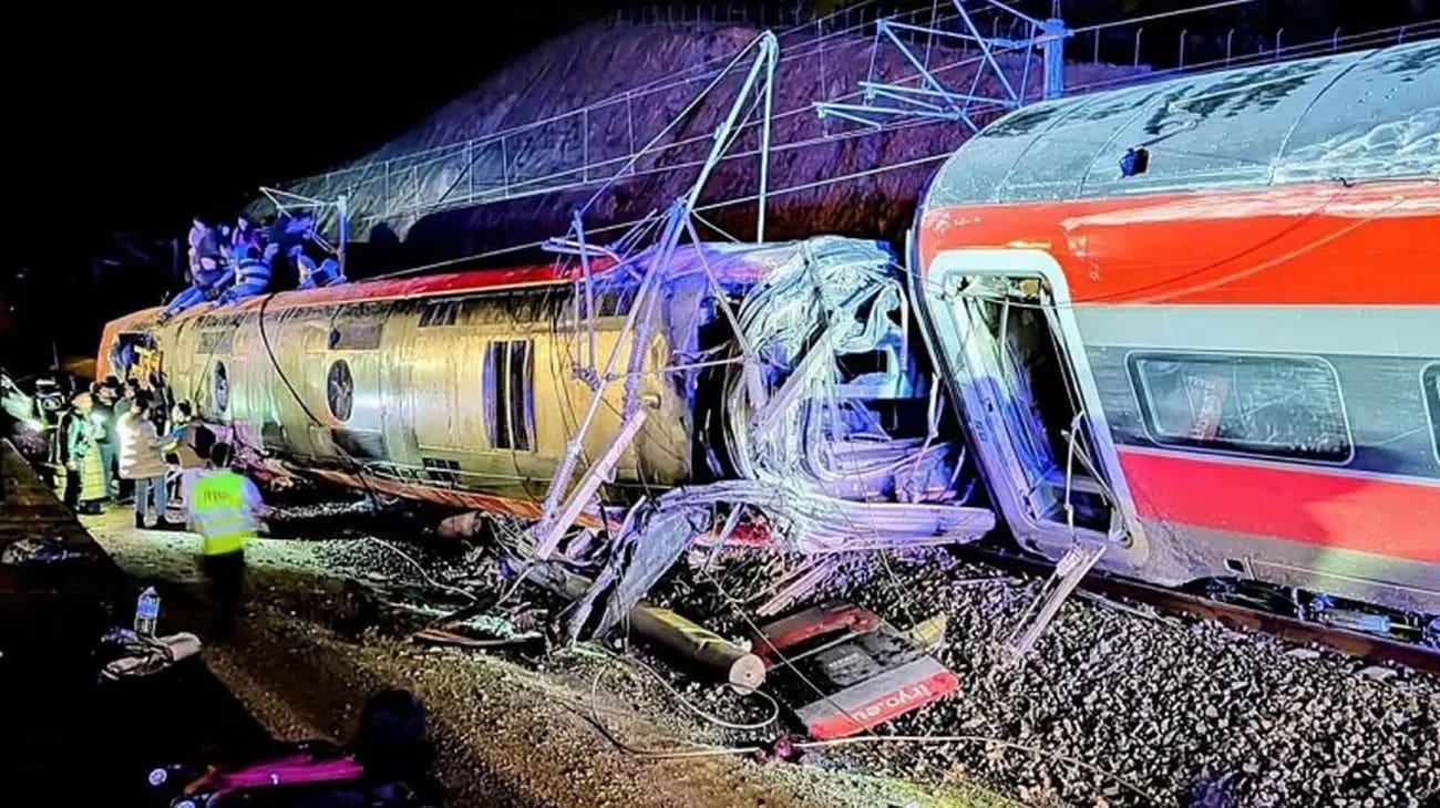 Šire se dramatične fotografije: U sudaru vlakova u Španjolskoj dvoje mrtvih, spašavanje još traje