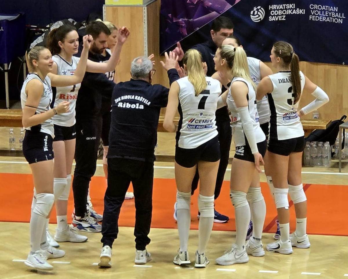 Ribola Kaštela slavila u odličnoj odbojkaškoj večeri: 3:1 protiv Dinama