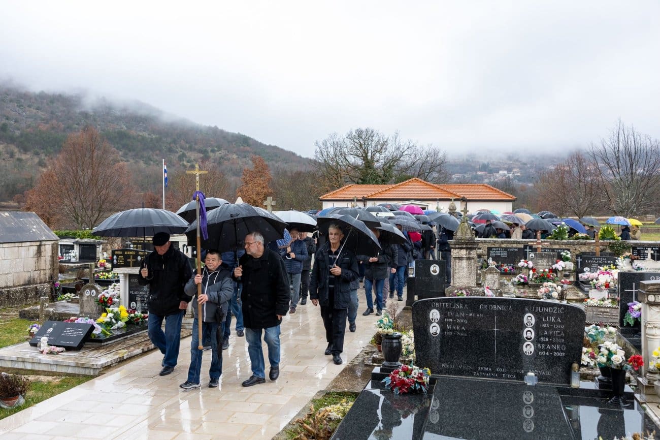 Emotivan ispraćaj svećenika u Zagori kojeg su svi voljeli