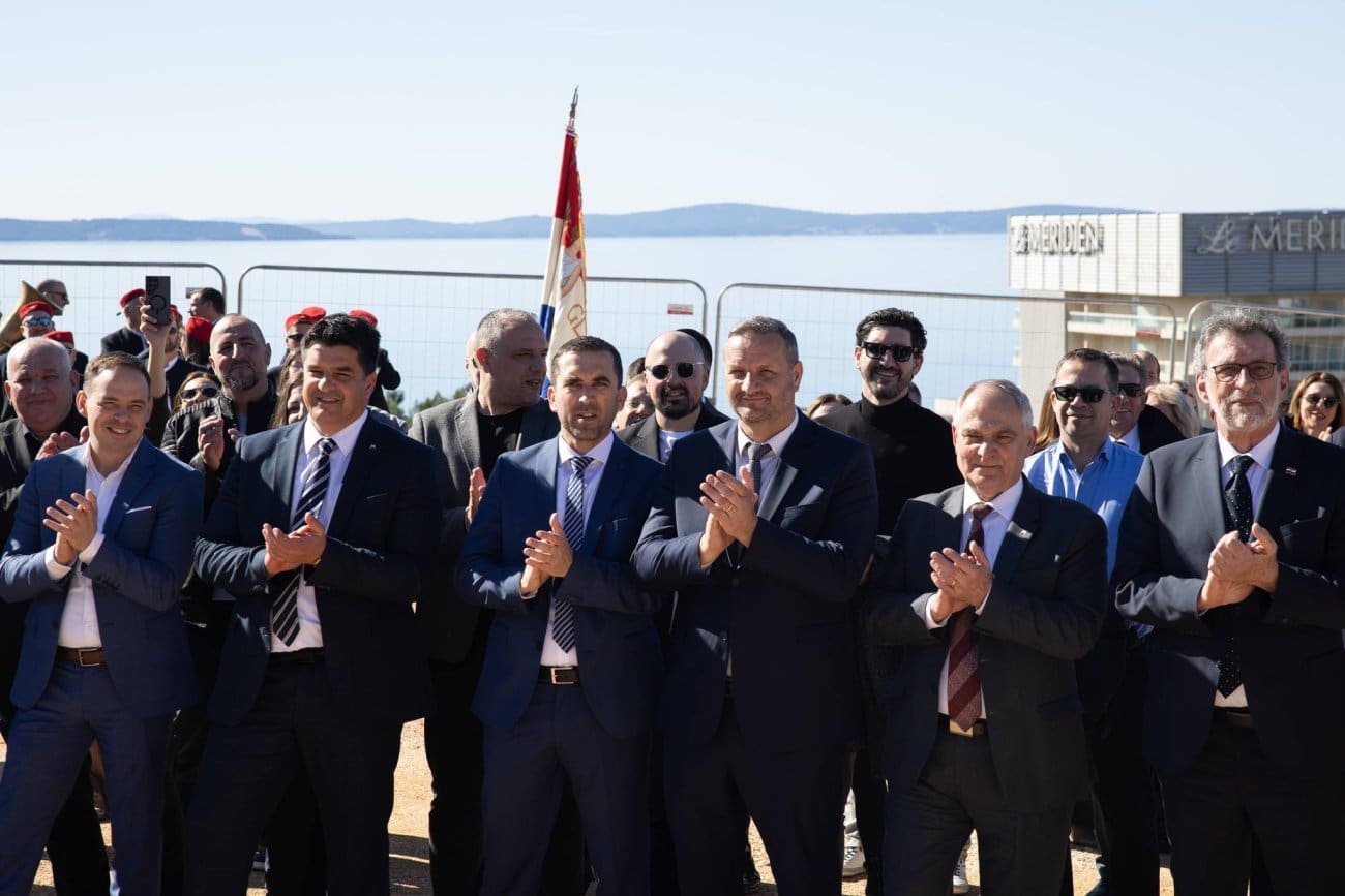 Nakon svečanosti u Podstrani, opet se oglasio Mijo Dropuljić: "Položen kamen temeljac, cilj jednosmjenska nastava"