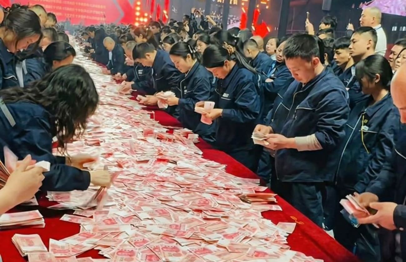 VIDEO Firma zaposlenicima podijelila 26 milijuna dolara bonusa u gotovini, snimka je nadrealna