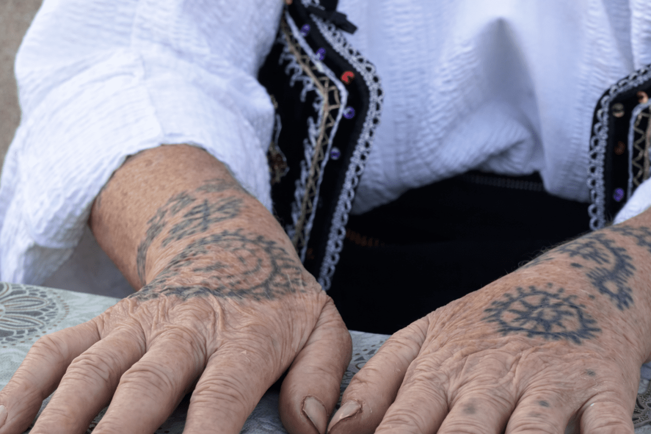 Kakve su ovo tetovaže na curama iz Leleka? Sicanje je običaj Hrvatica iz BiH koji je spašavao živote