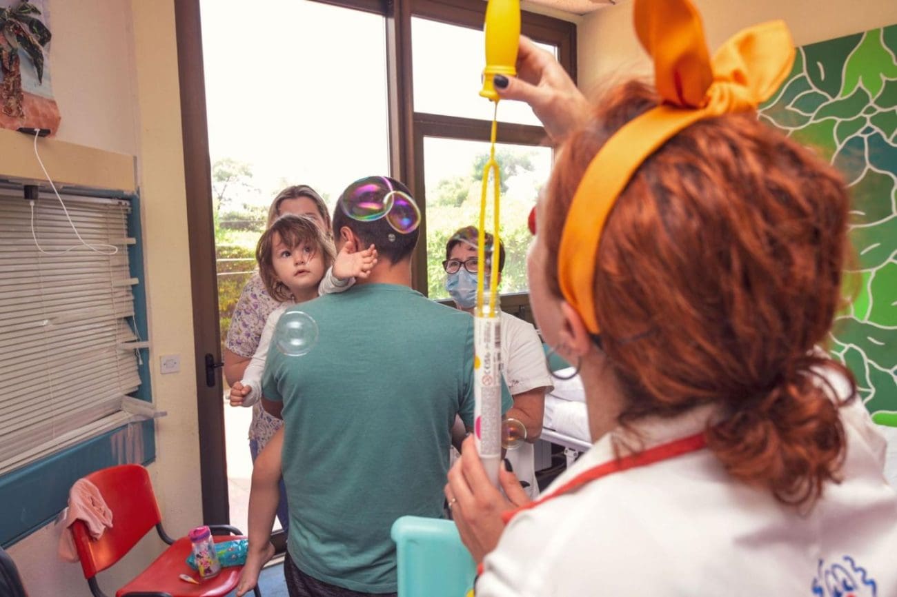 Imaš smisla za humor i voliš pomagati drugima? Evo idealne prilike za tebe