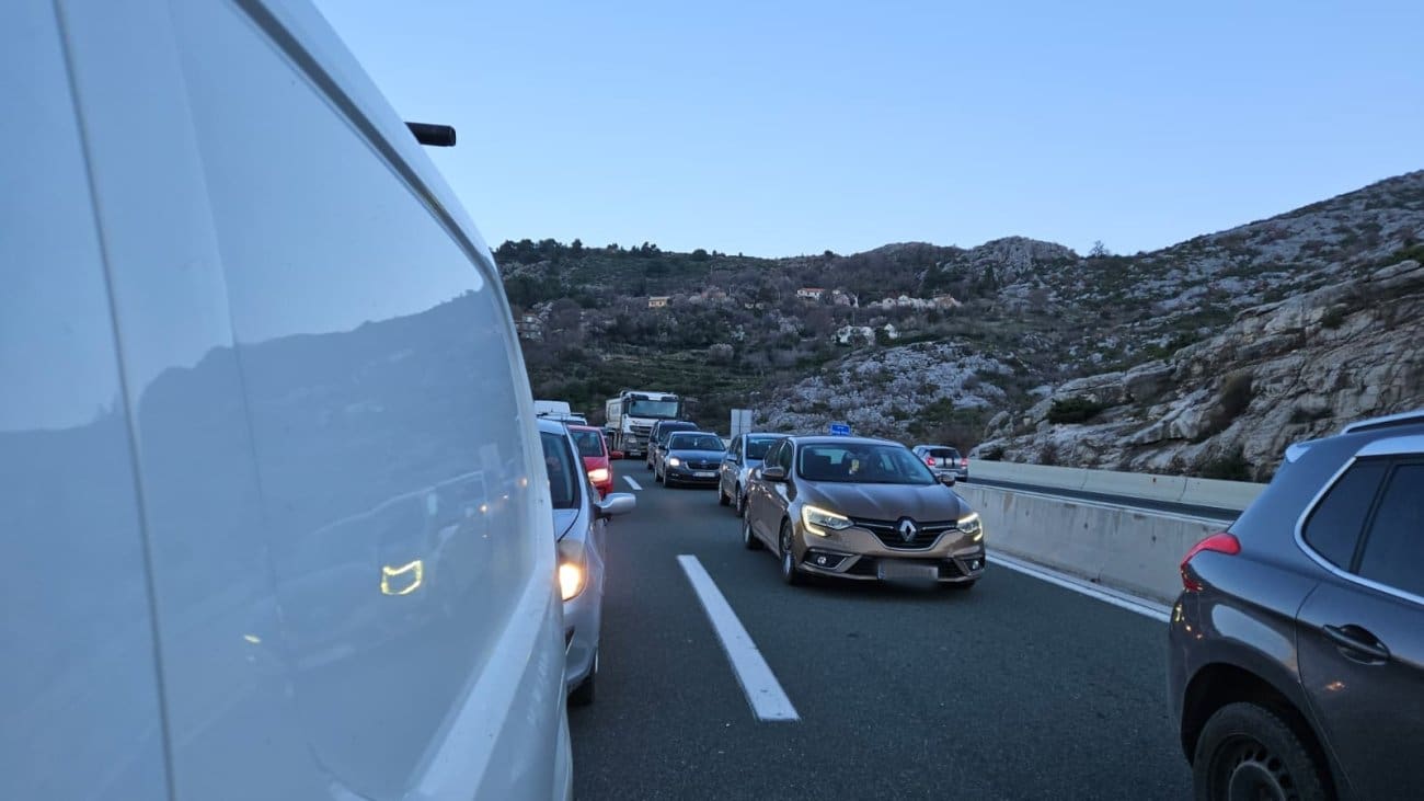 Prometna nesreća na brzoj cesti, ogromna je gužva na ulazu u Split