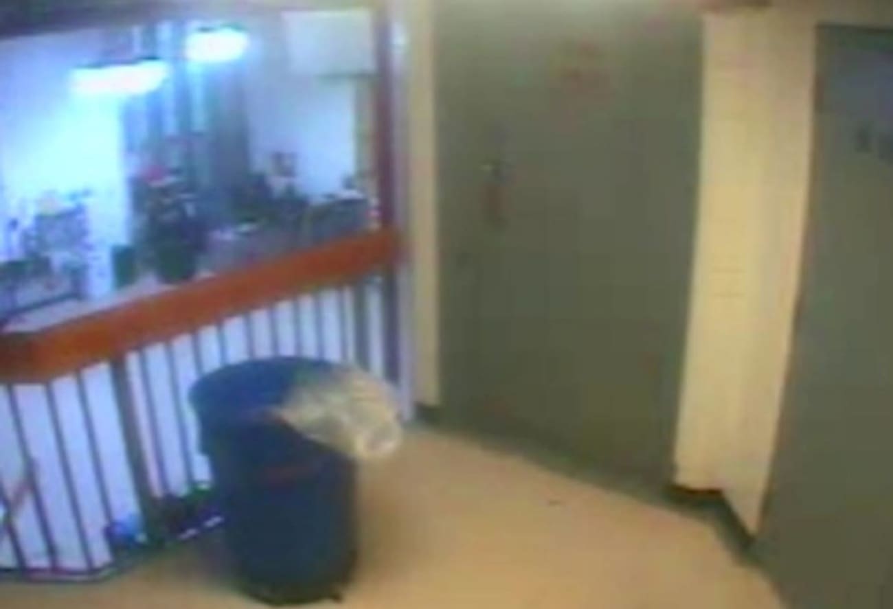 Objavljena dosad neviđena snimka trenutka pronalaska tijela Jeffreyja Epsteina