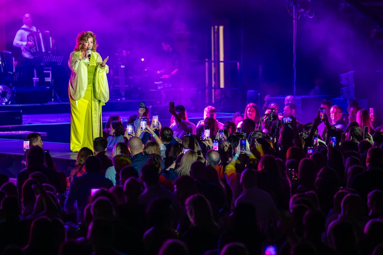 Spektakl narodne glazbe za Valentinovo: Legendarna pjevačica pokorila Arenu