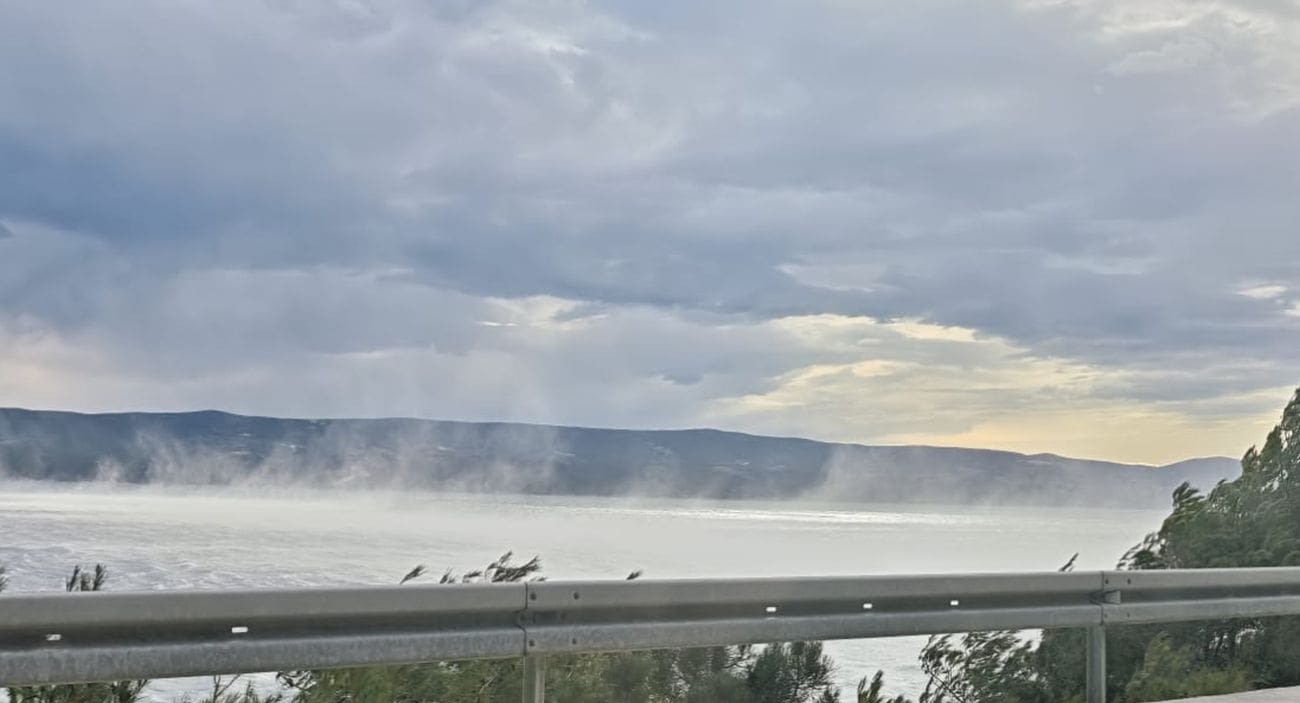 Bura opet hara Dalmacijom, čeka nas hladna noć