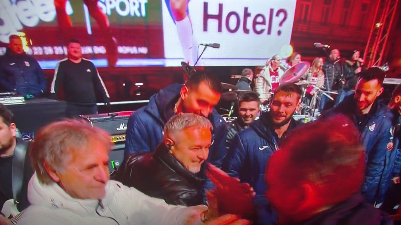 Thompson otpjevao 'Moj Ivane' za kapetana Martinovića. Publika skandira