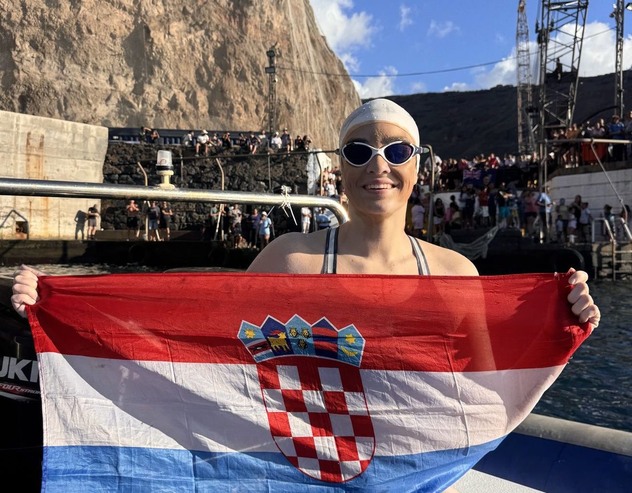 Još jednom je uspjela! Dina Levačić otplivala 48 km oko otoka Sveta Helena