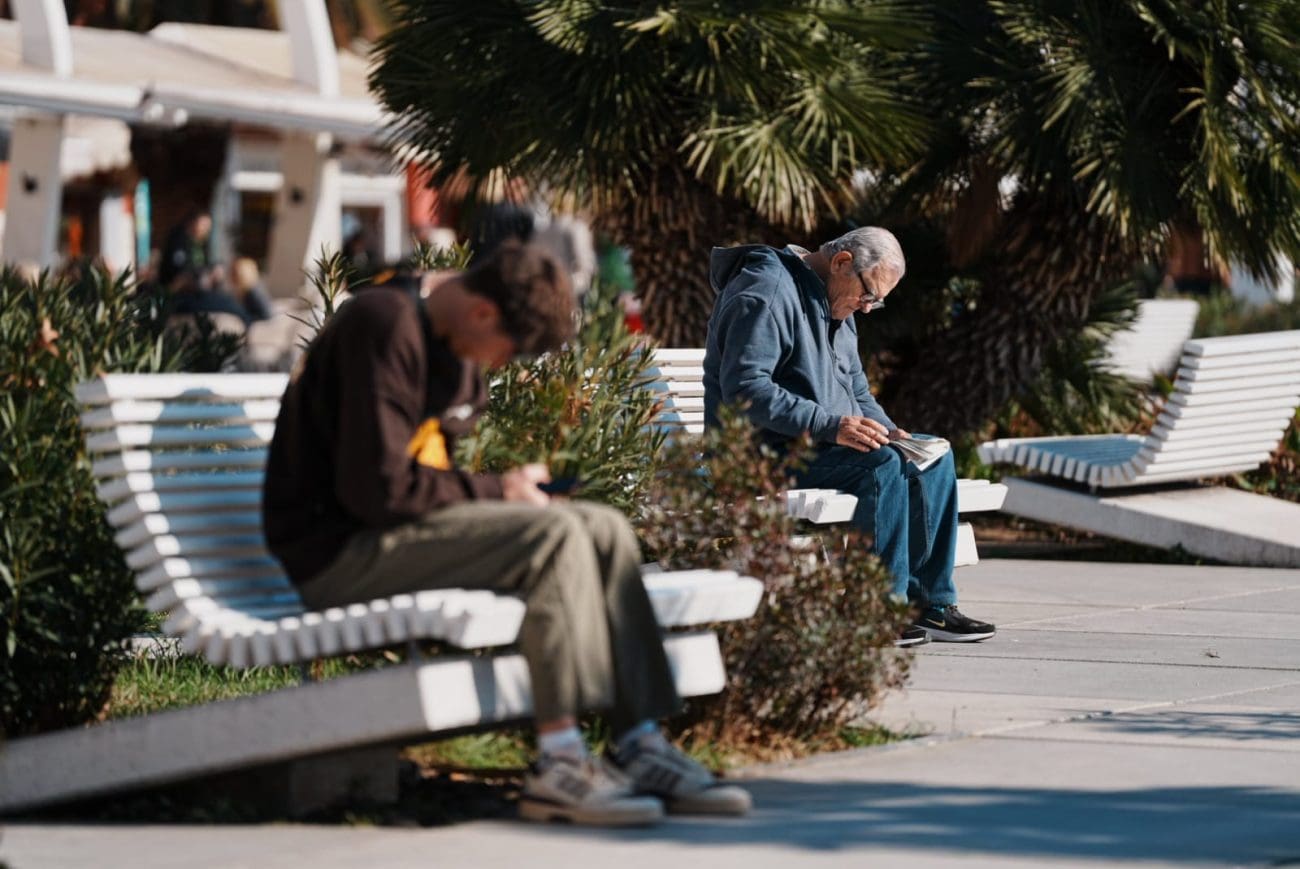 Ma je li moguće? Svi živi na Rivi danas - bulje u mobitele