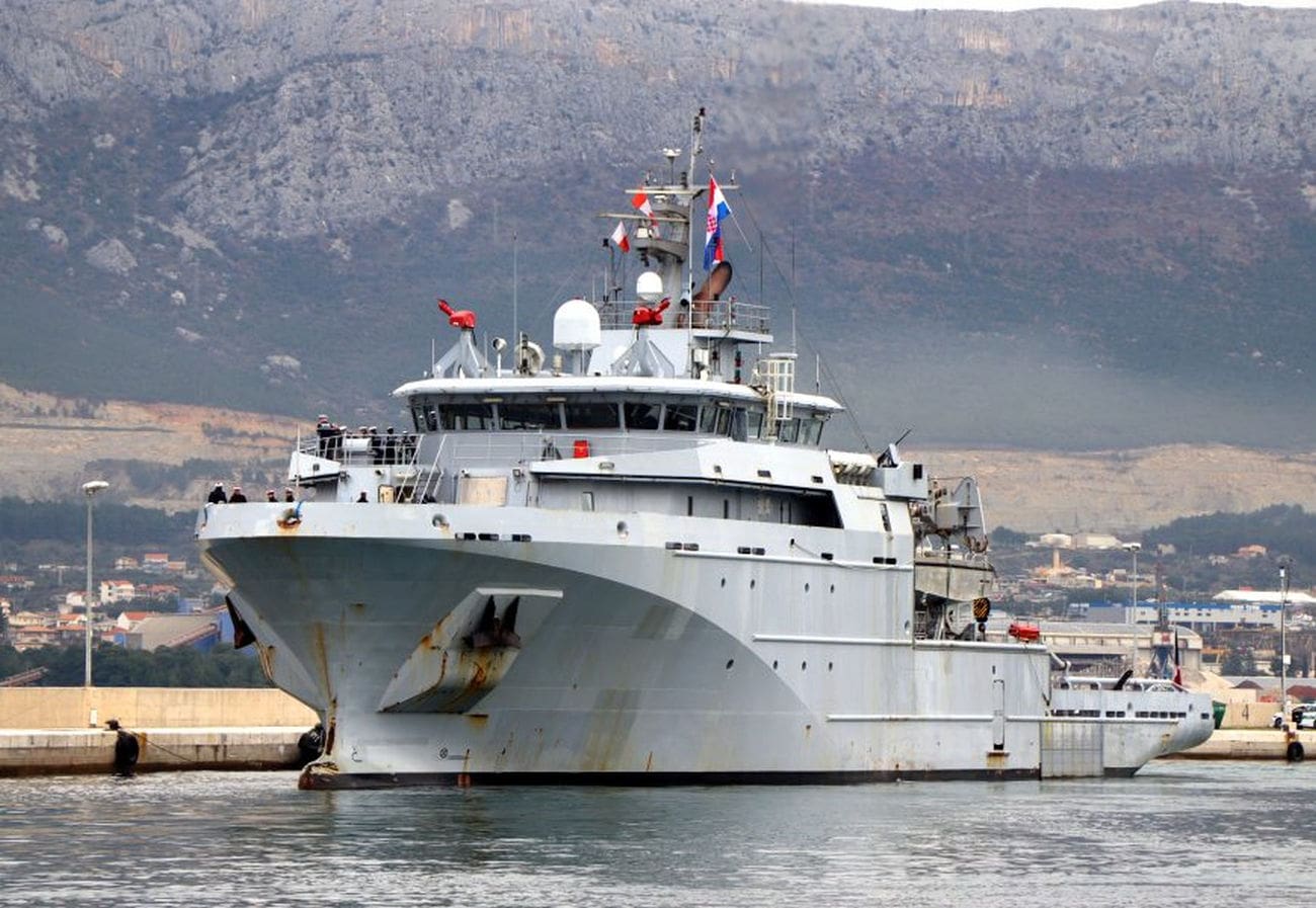 Kakav je ovo brod uplovio u Loru?