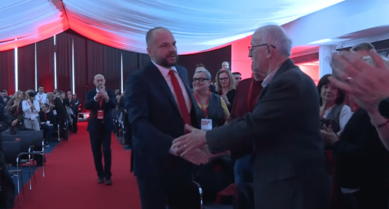Hajdaš Dončić na konvenciju SDP-a ušao uz hit koji obožavaju cure na TikToku, video je teško prepričati