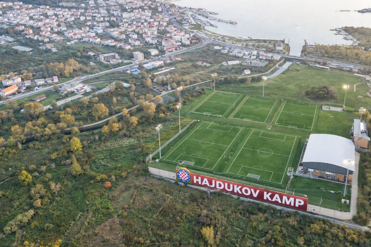 Ovako bi mogao izgledati Hajdukov kamp na ušću Žrnovnice. Kakve bi to ekološke posljedice moglo imati na rijeku i more?