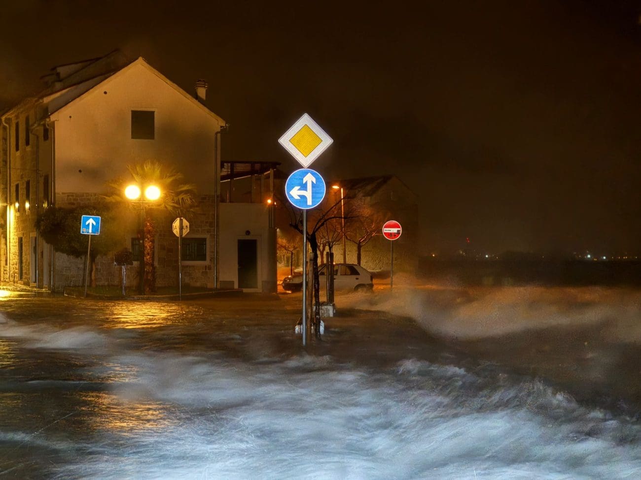 FOTO I VIDEO More divlja u Kaštelima. Pogledajte prizore