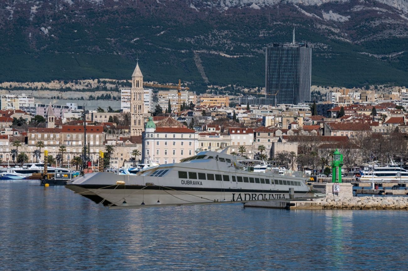 Jadrolinija prodaje dva katamarana, jedngo za 600, drugo za 60 tisuća eura