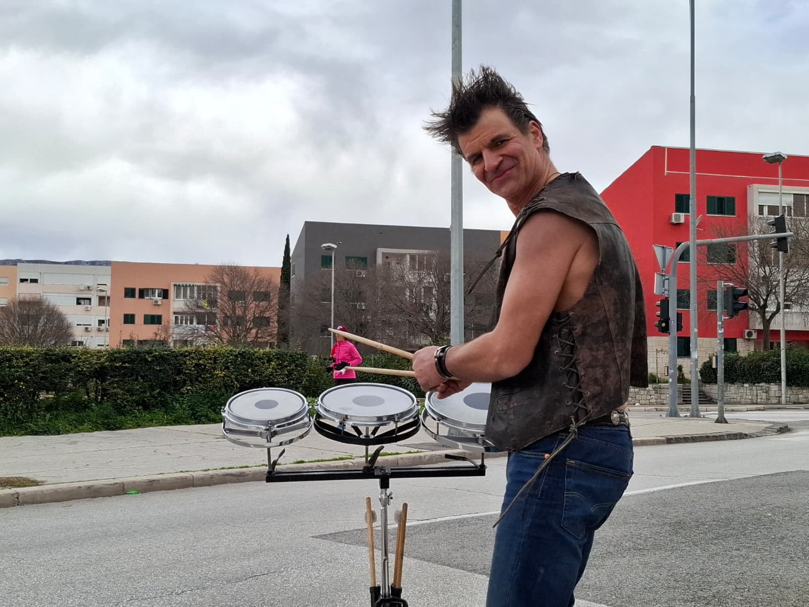 Joško Radić bubnjevima nosio maratonce: Ritmom protiv kiše i bure na Splitskom maratonu