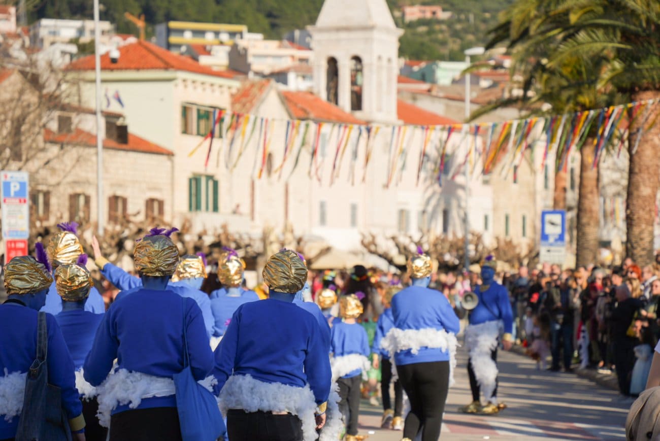 Karneval u Makarskoj otkazan zbog jake bure, umjesto toga druženje i ples u hotelu Miramare