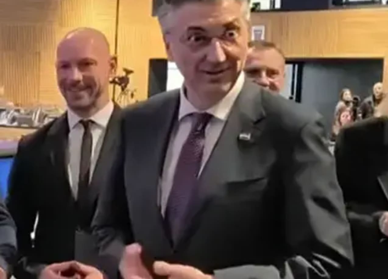 VIDEO Plenković u razgovoru s robotom, netko dobacio: "Jedan je Ante"