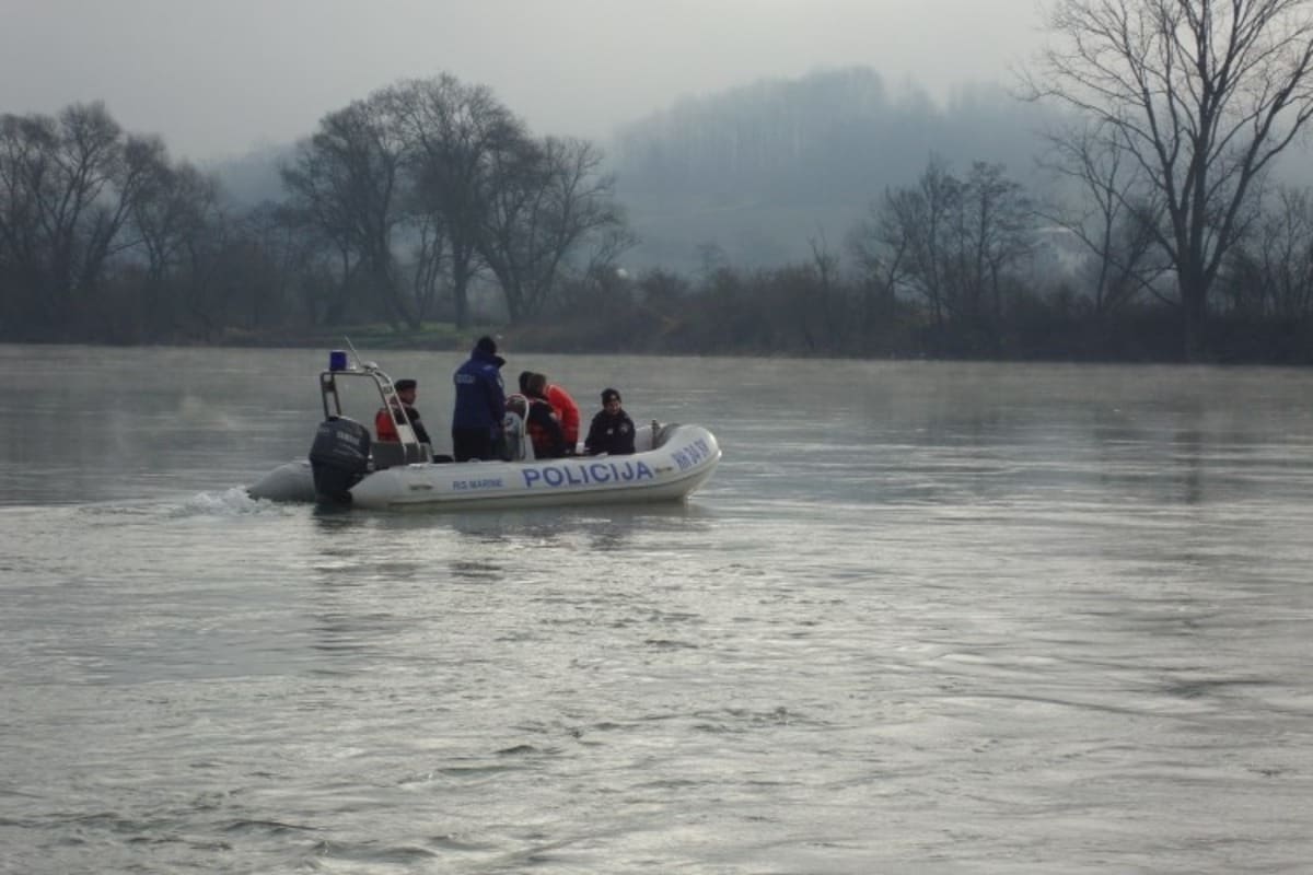 Upravo traje dramatična potraga: Policajci začuli poziv u pomoć iz rijeke, jedna osoba mrtva