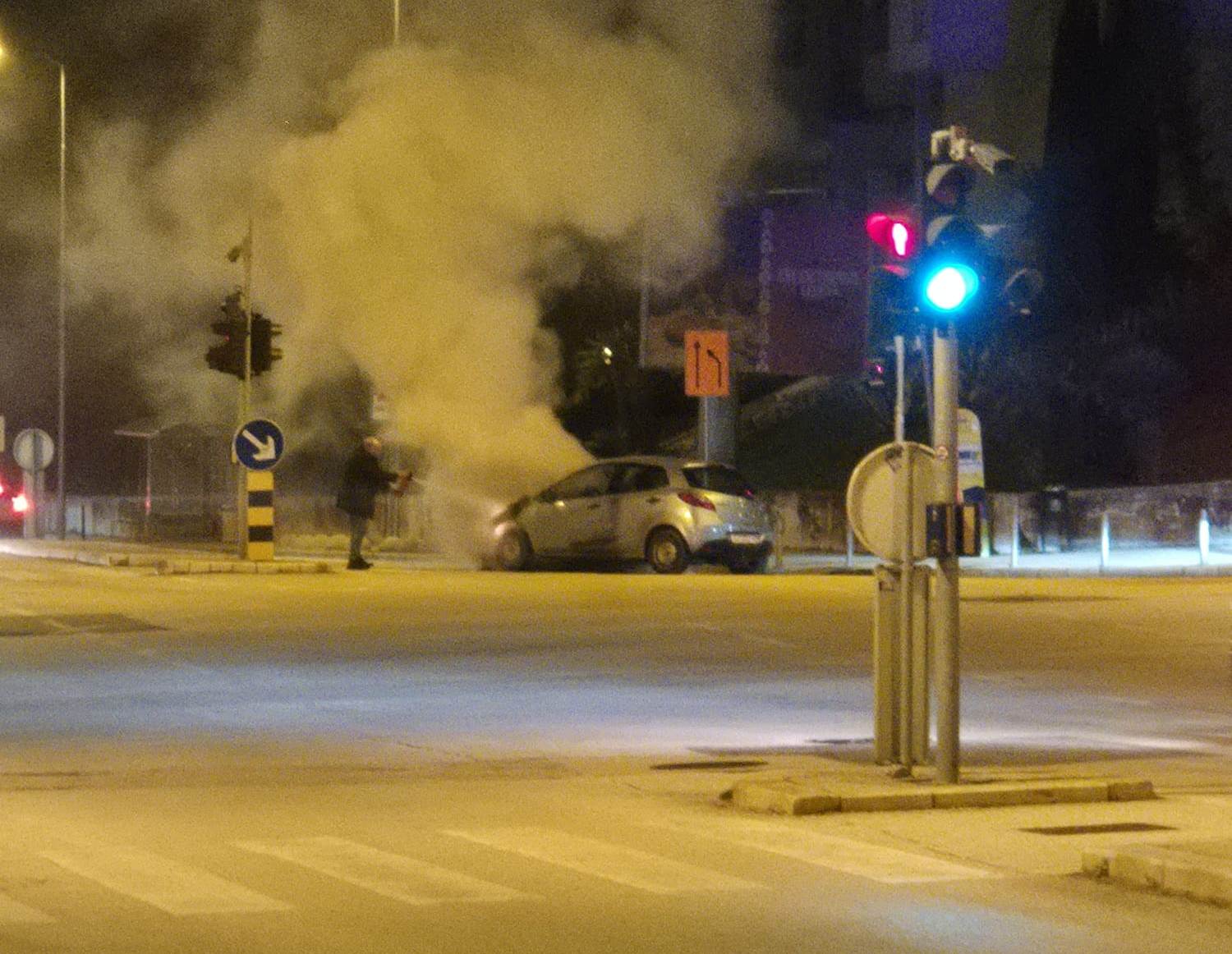 NIZ INTERVENCIJA Gorio automobil u Vukovarskoj, nesreća kod Gizdavca