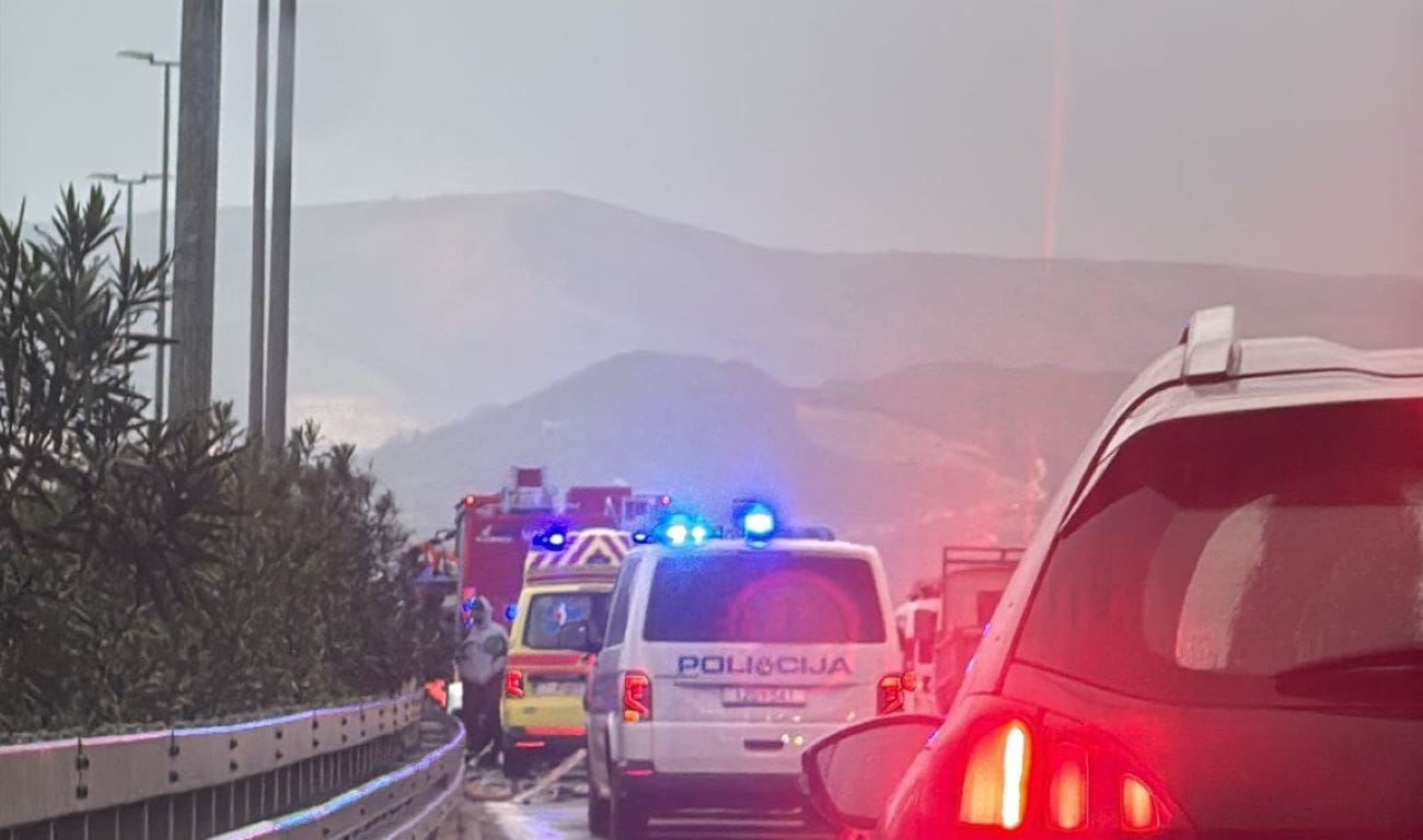 Lančani u Kaštelima: Auto završio na krovu, jedna osoba ozlijeđena