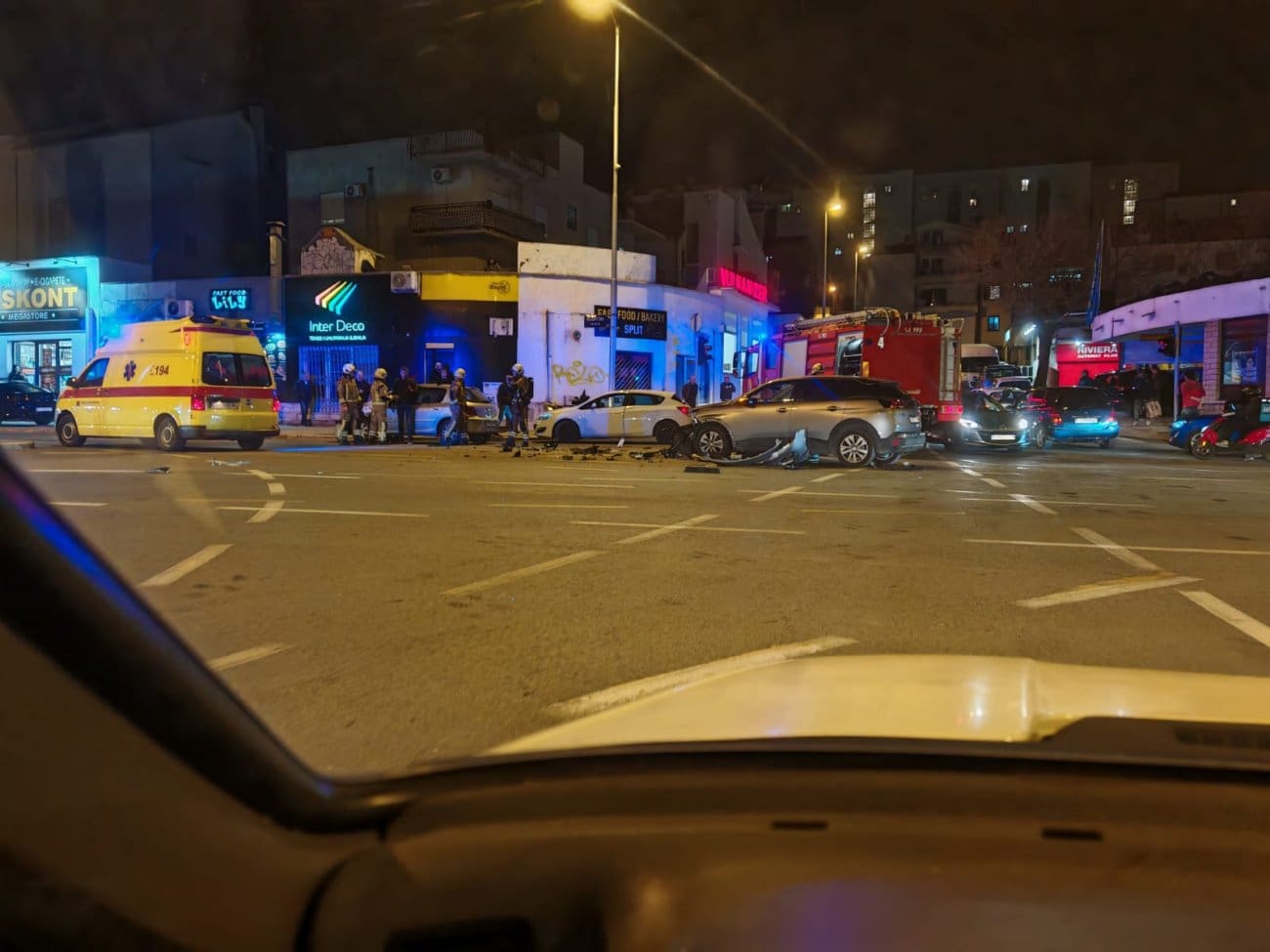 Teška prometna nesreća u Velebitskoj ulici: Na terenu je hitna pomoć