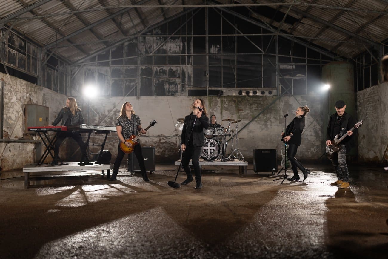 Na ovo se čekalo: SVETINJA objavila spektakularan spot za Thompsonov hit 'Ravnoteža'