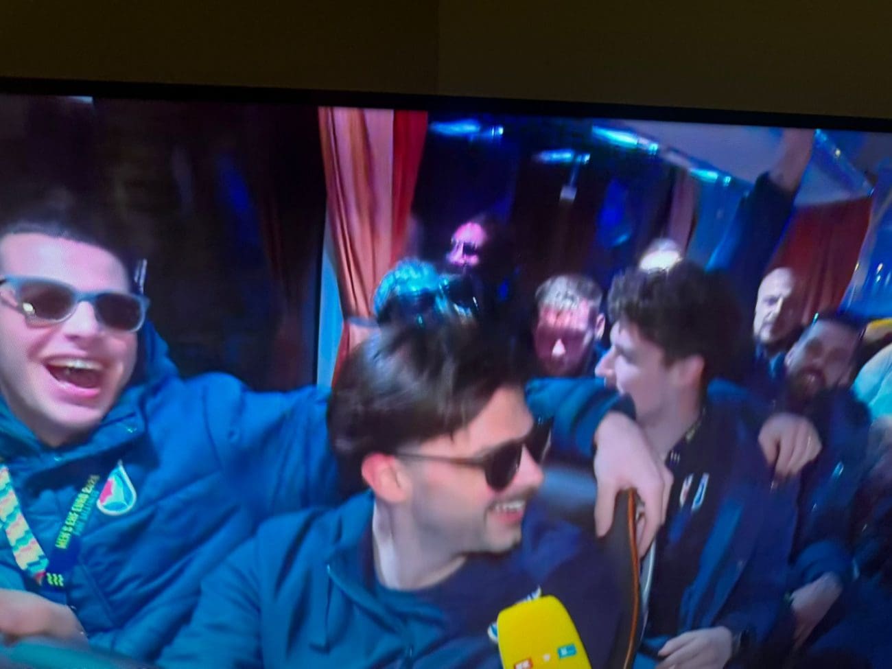 Rukometaši se voze prema Trgu. Evo kakva je atmosfera u busu