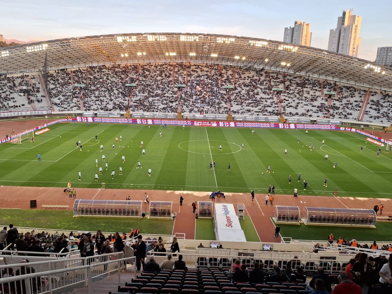 Poljud gromoglasnim i dugim pljeskom pozdravio brončane futsalere