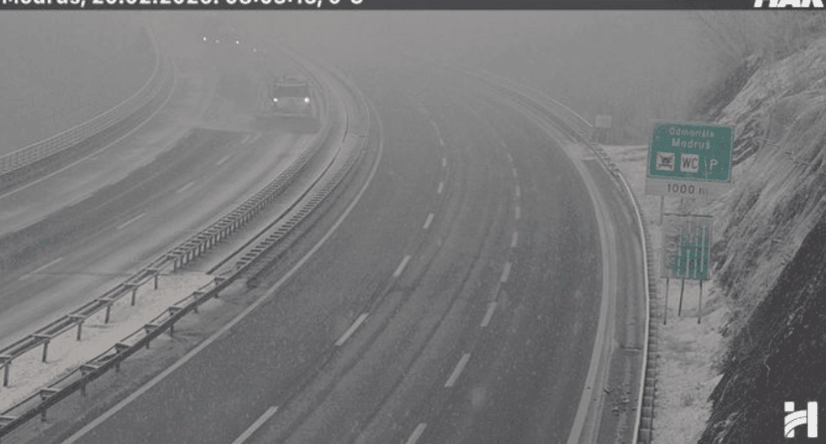 Ne krećite na put ako ne morate: Snijeg i jak vjetar otežavaju vožnju, oprezno kroz Gorski kotar i Liku