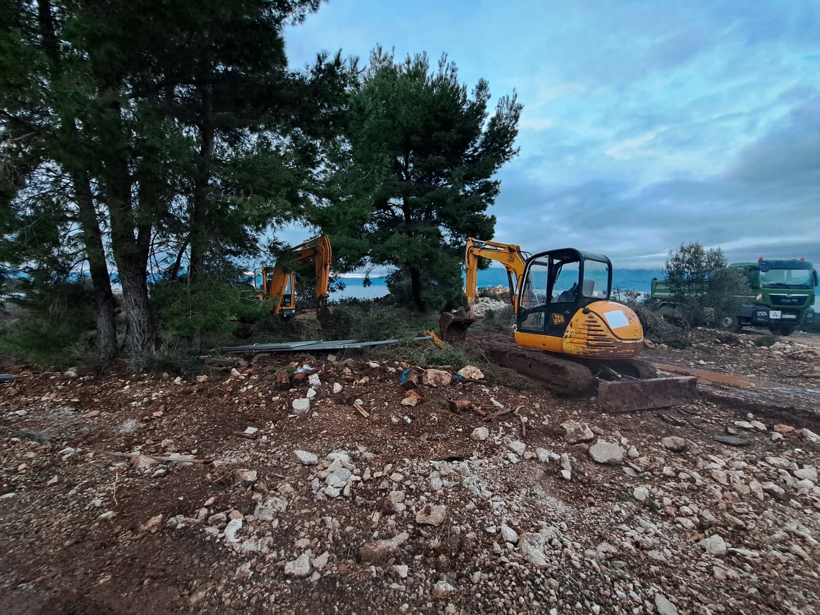 Bageri Državnog inspektorata na otoku: krenula akcije uklanjanja ilegalnih objekata!