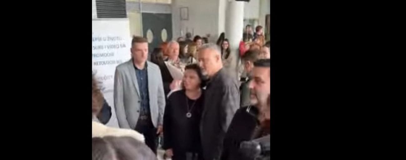 VIDEO Thompson na promociji svog najstarijeg sina. Evo koji je fakultet završio Šimun Petar