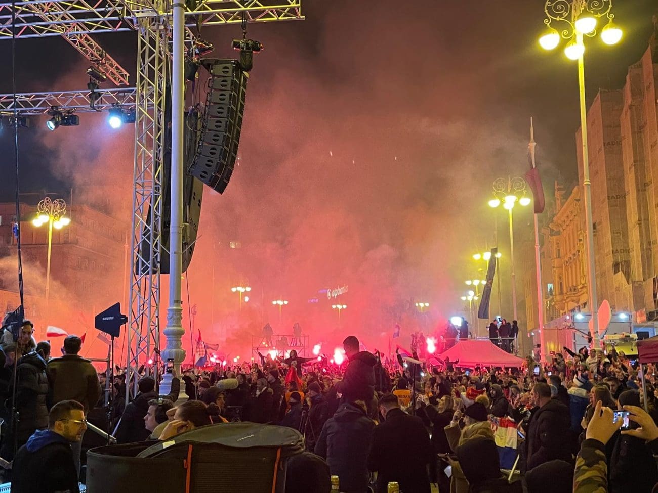 FOTO/VIDEO Užarena atmosfera na dočeku. Pogledajte kako je bilo