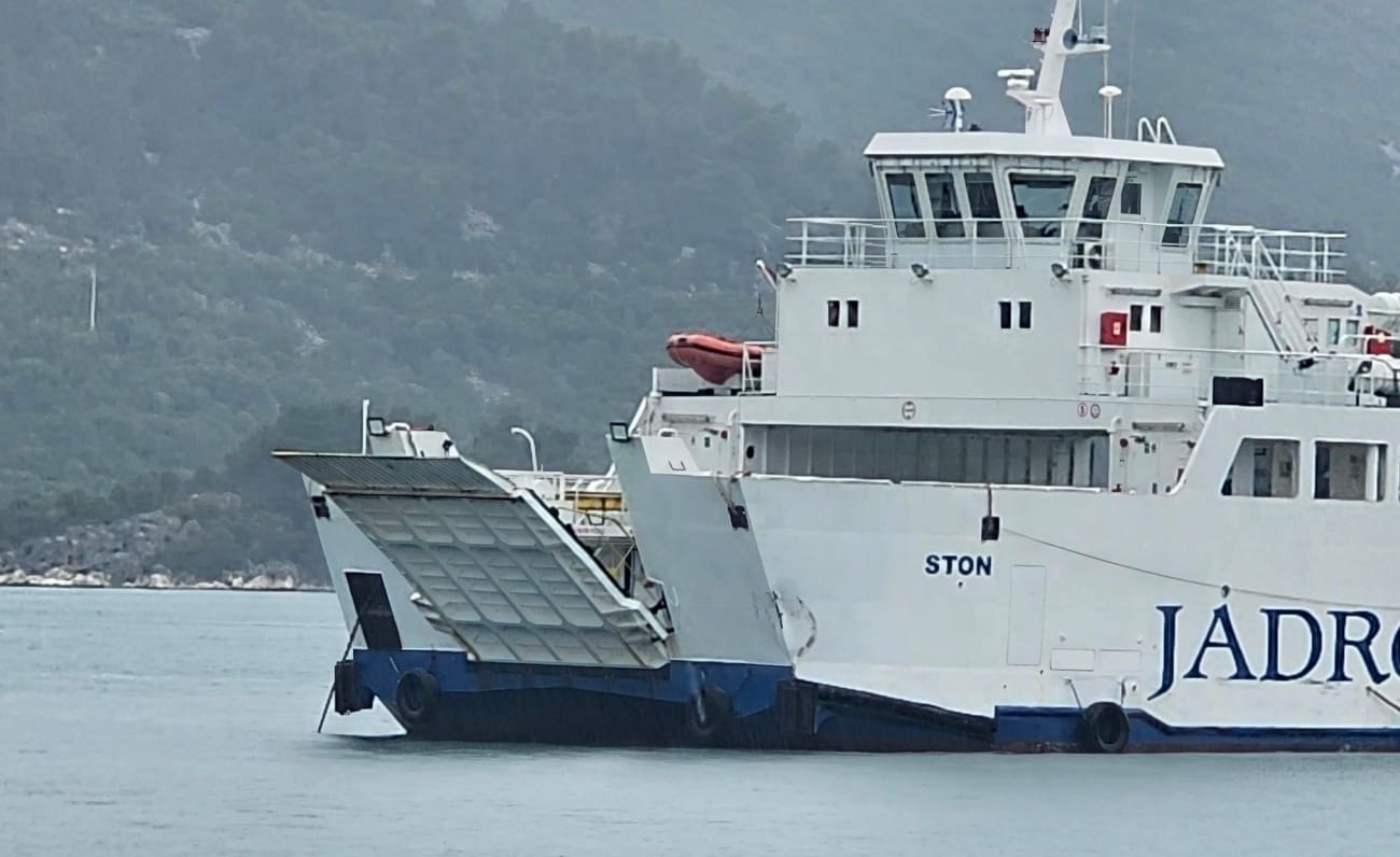 Trajekt udario u remorker pri uplovu u Ploče, oglasila se Jadrolinija
