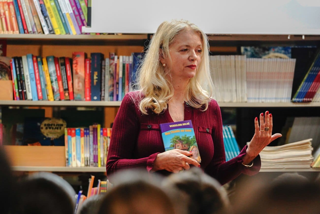 Knjige Vjekoslave Huljić će se uvesti kao lektire? Autorica najpoznatijih domaćih pjesama napunila školsku knjižnicu, tražilo se mjesto više