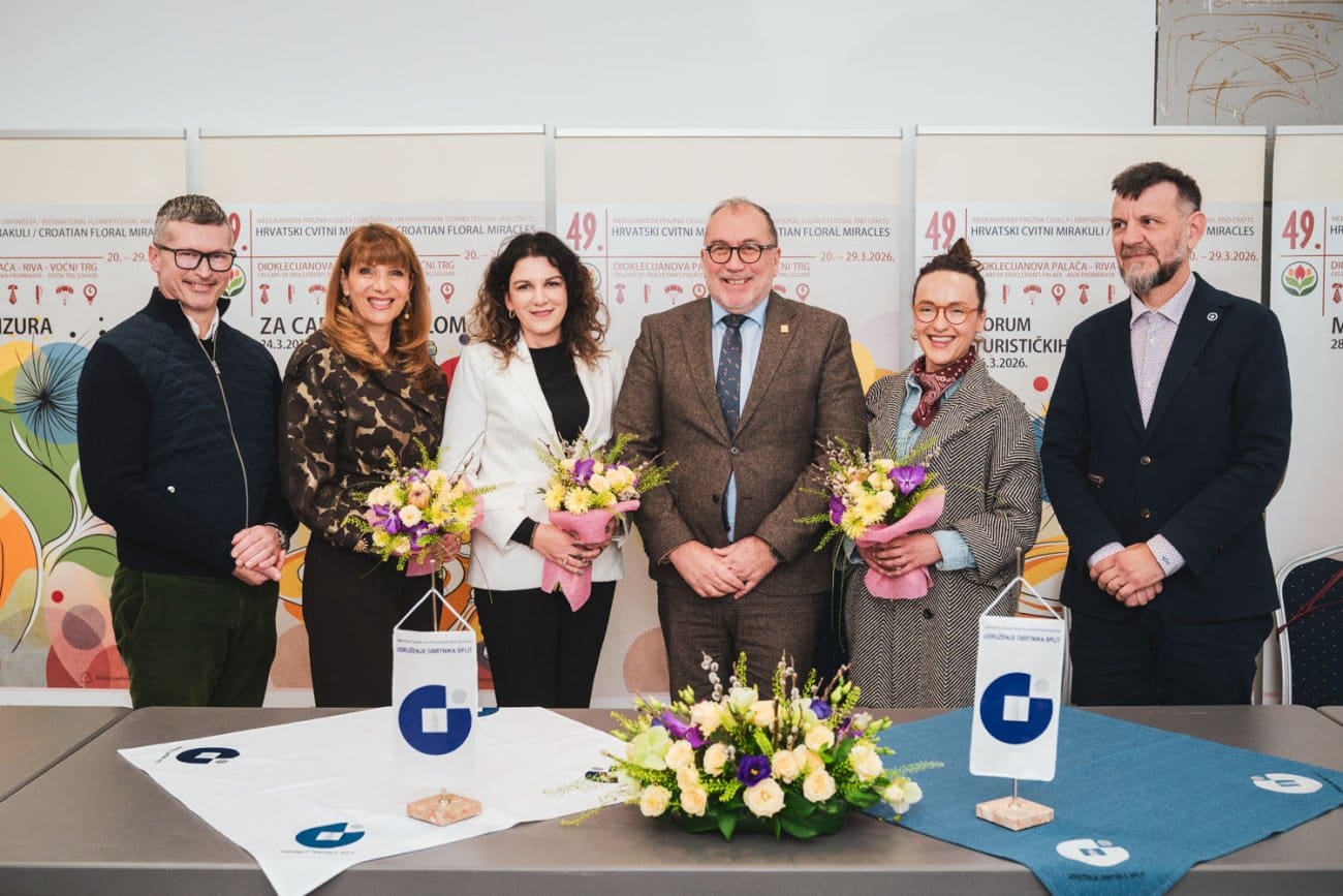 LJUBITELJI CVIJEĆA DOĆI ĆE NA SVOJE Otvara se 49. Praznik cvijeća i obrtništva u Dioklecijanovim podrumima. Očekuje vas bogat program - cvjetna izložba, modne revije...