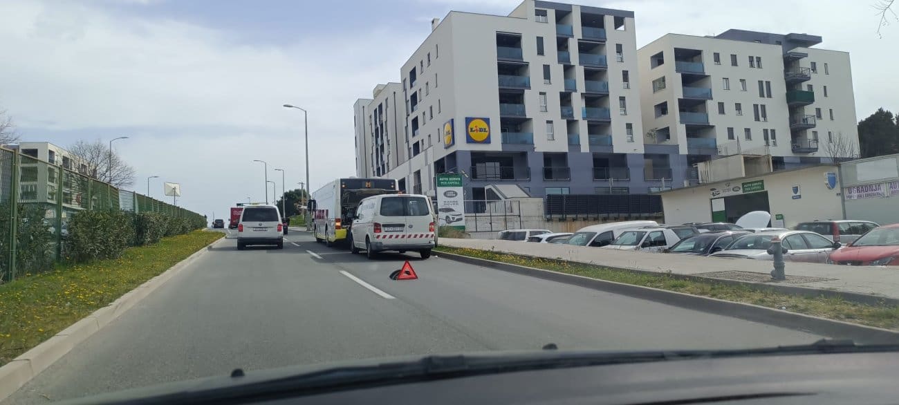 Velike gužve u Splitu: Pokvareni autobus blokirao Vukovarsku, kolone prema Solinu