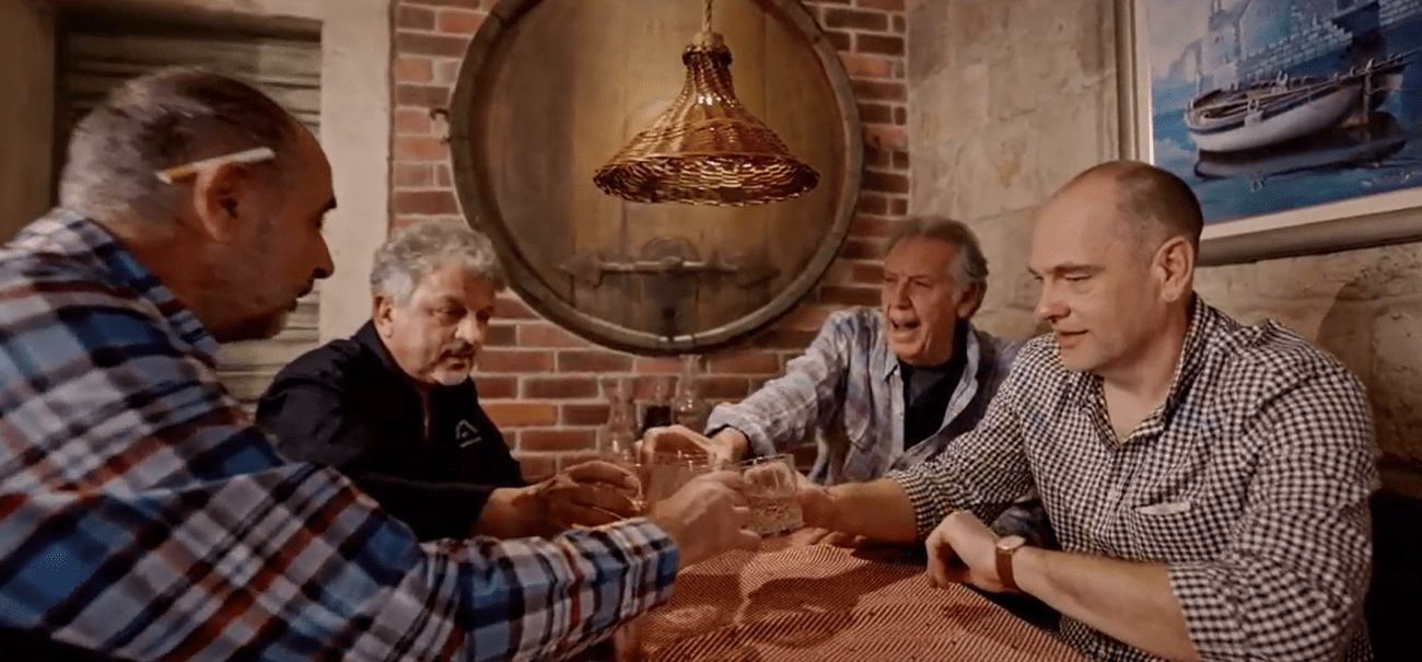 Tko je uspio okupiti Zečića, Jolu, Dalmatino i Petra Dragojevića u jednoj konobi u Kaštelima?