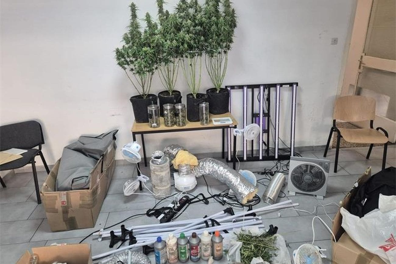 Policija uhitila 40-godišnjeg Dalmatinca, imao je dva improvizirana laboratorija za uzgoj marihuane