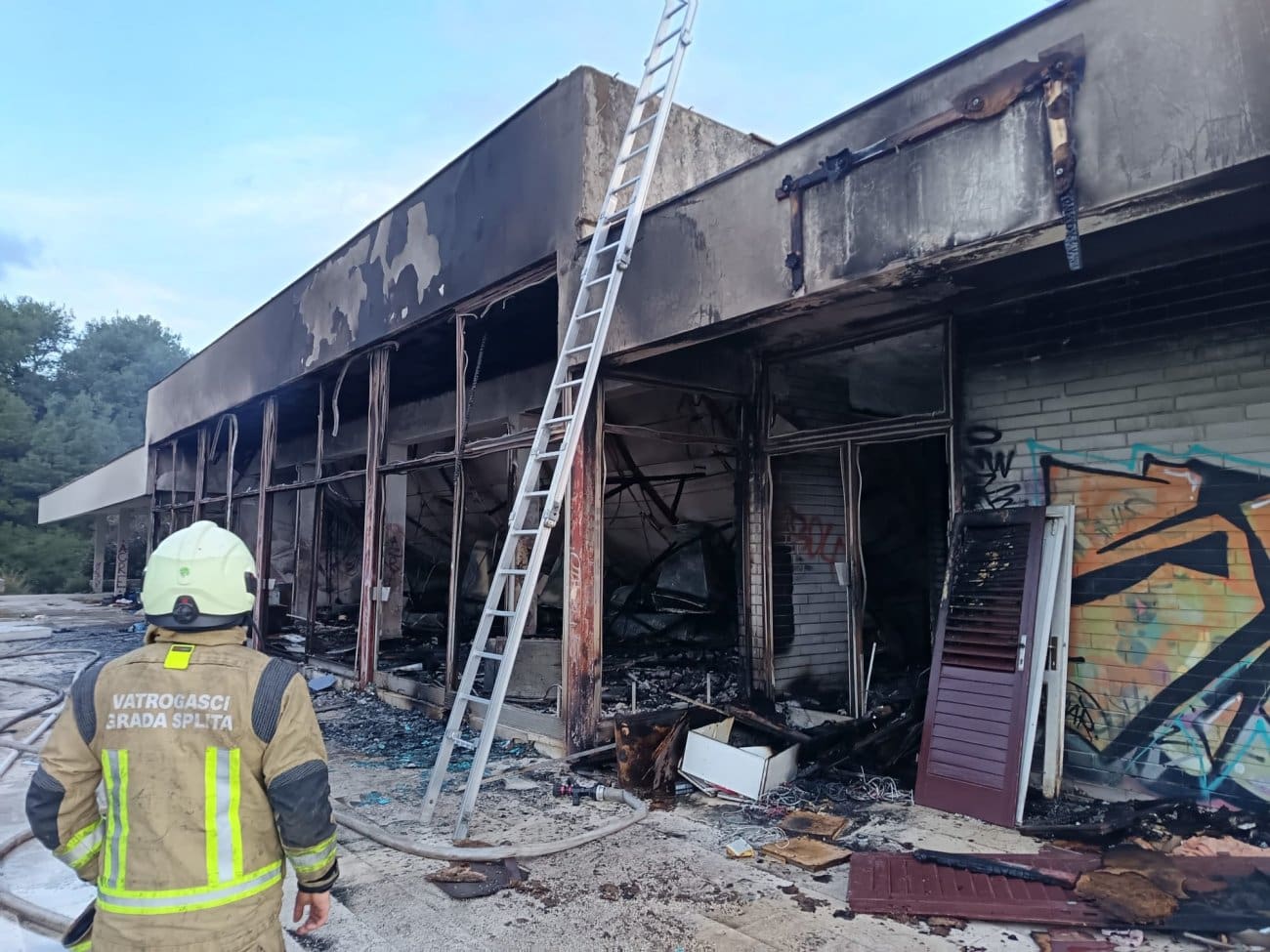 DRAMATIČNA NOĆ NA DUILOVU Stanovnici: "Samo nas je pet metara dijelilo da nam sve ne izgori"