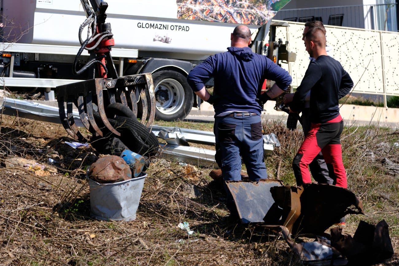 Nastavlja se akcija čišćenja Modrog jezera: Iz grotla izvučene gume i krupni otpad