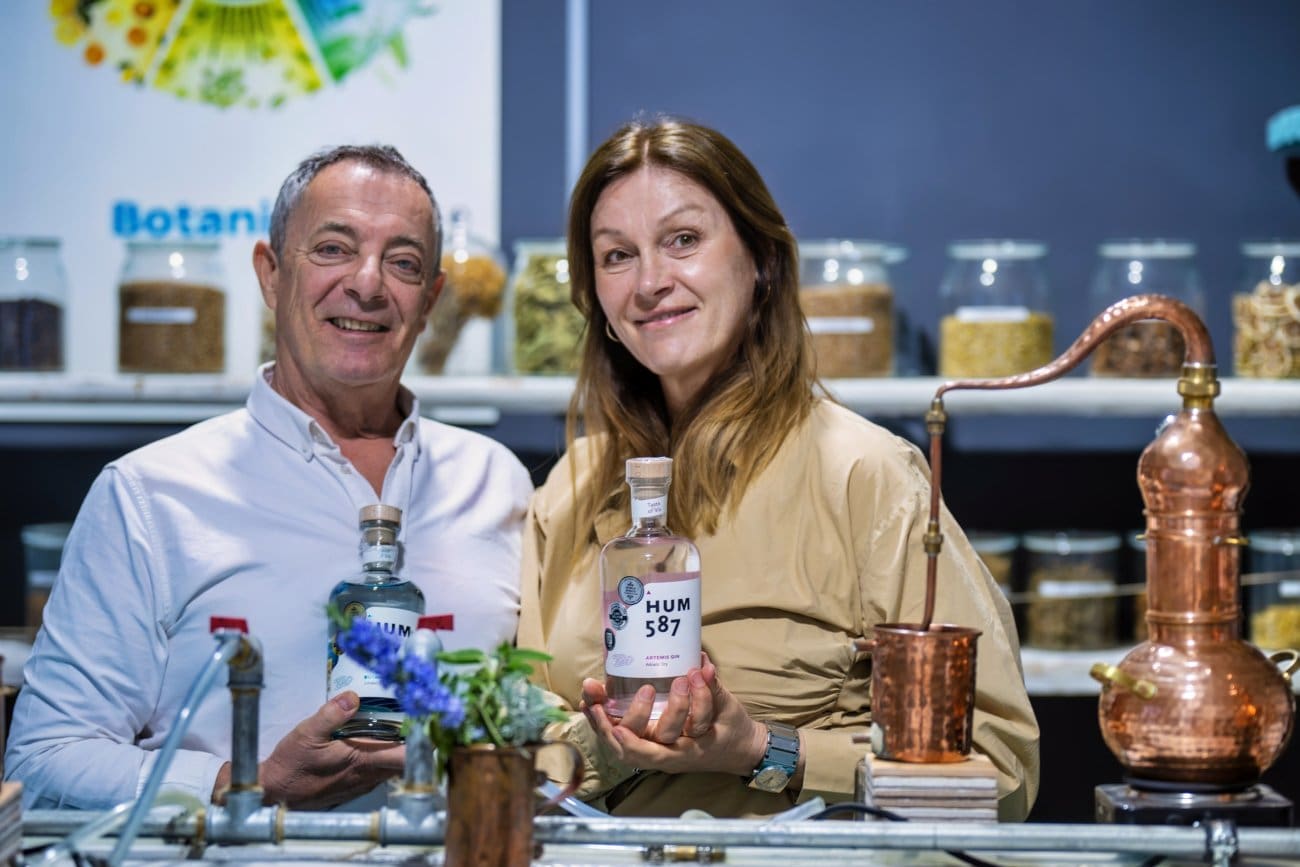 Na Vis su došli kao turisti bez plana, danas stvaraju svjetski nagrađivani gin: "Sve biljke su odavde, htjeli smo staviti otok u bocu"