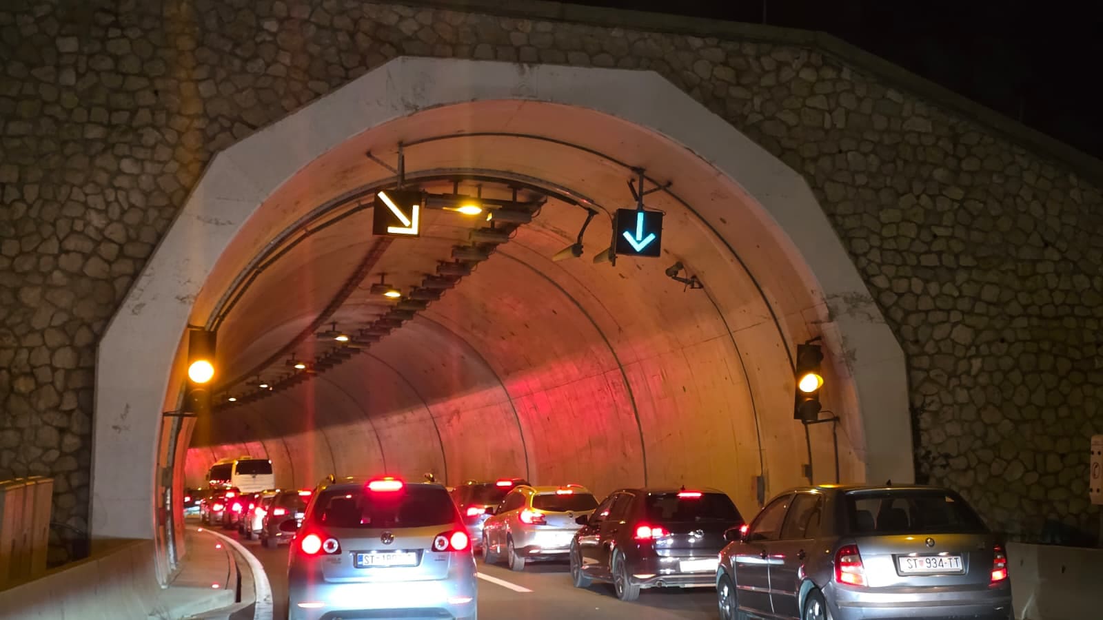 Kaos na brzoj cesti Solin – Klis: Kolona prema Splitu jedva se pomiče