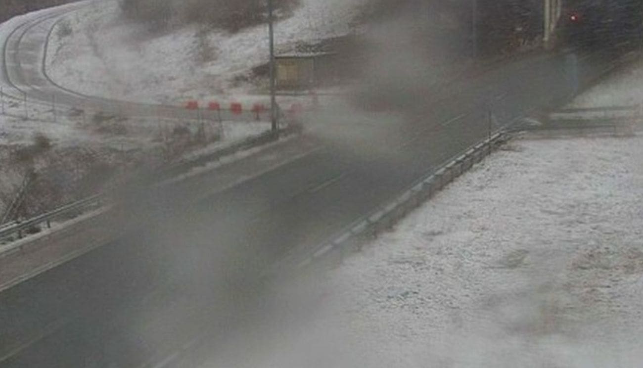 Zimski kaos u Hrvatskoj: Snijeg zatrpao gorje, bura paralizirala promet i trajekte