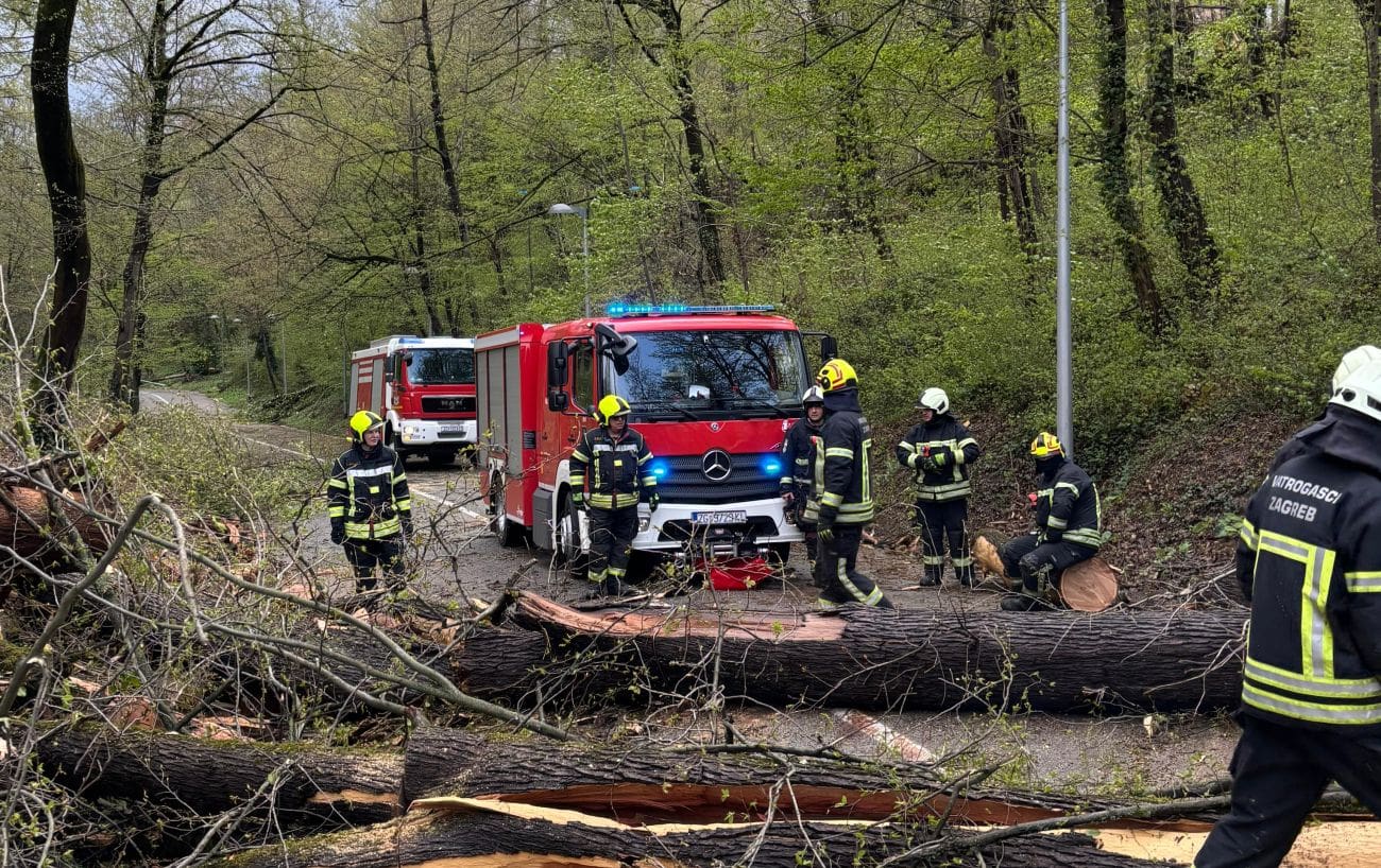 Na ispomoć u Zagreb upućena vozila i vatrogasci
